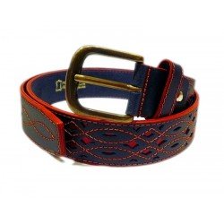Cinturon de cuero calado azul fondo rojo
